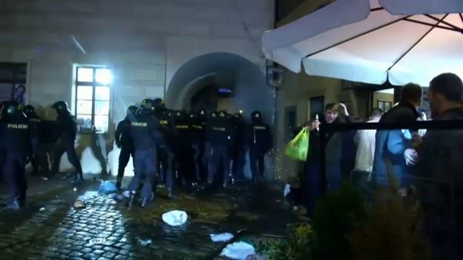 Incidentes de los 'hooligans' de la selección inglesa en Praga por la elevada ingesta de alcohol