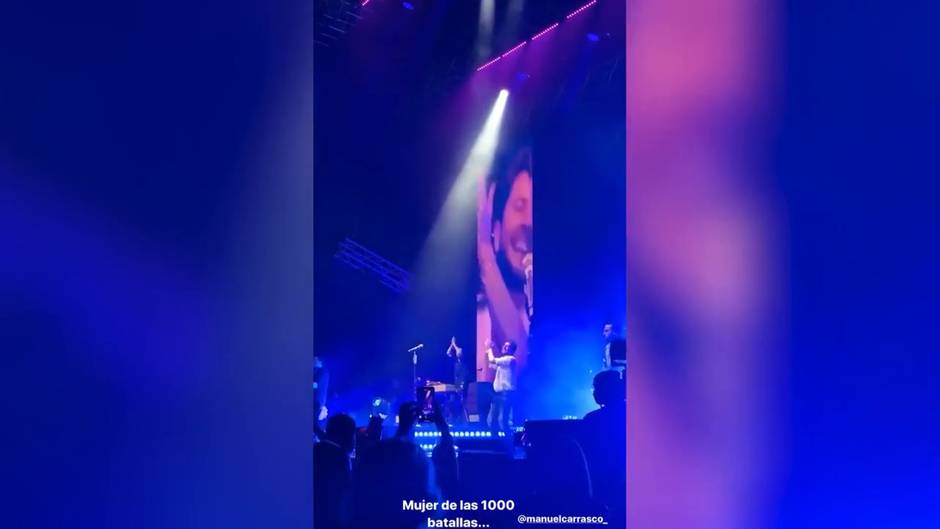 Anabel Pantoja disfruta de un concierto de Manuel Carrasco