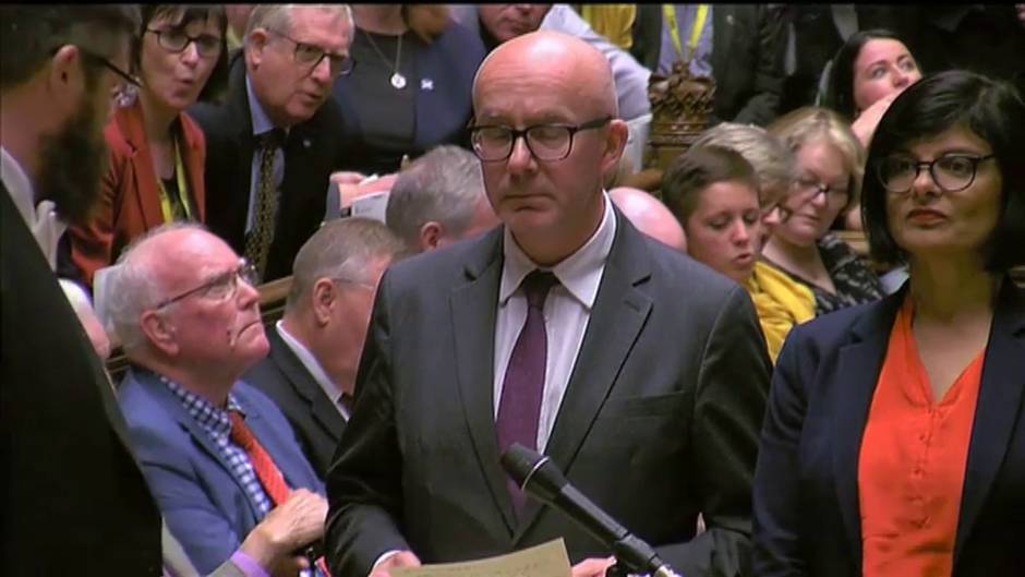 El Parlamento británico obliga a Johnson a prorrogar el Brexit