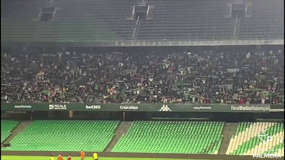 El emocionante canto del himno del Betis en el entrenamiento del Villamarín