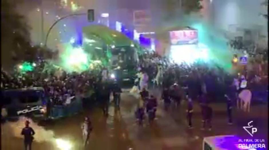 La llegada del Betis al Villamarín de cara al derbi