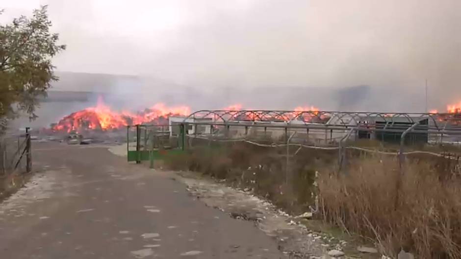 Arde una nave de algodón de Écija