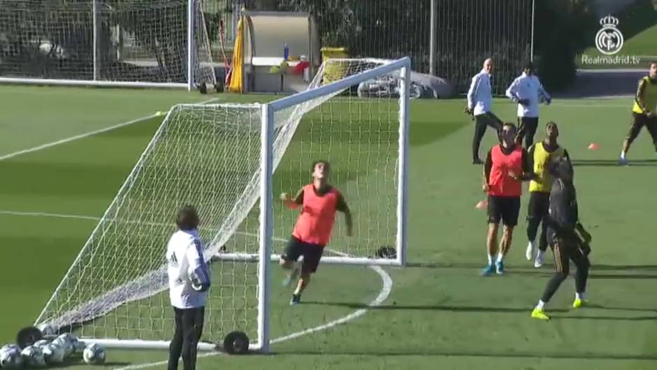 El Real Madrid se entrena sin sus internacionales