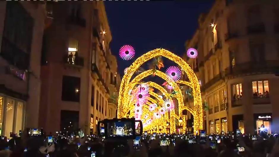 Antonio Banderas enciende la decoración navideña de Málaga