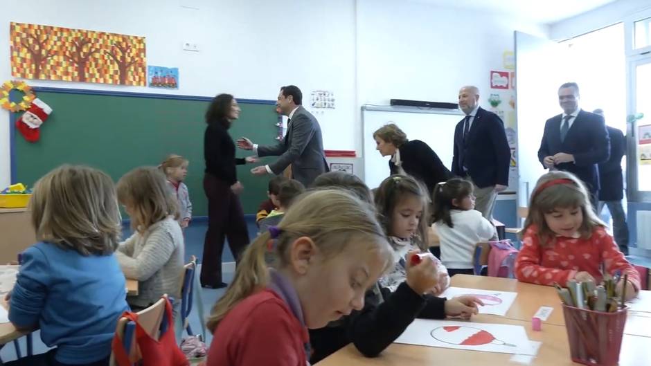 Juanma Moreno inaugura el CEIP Manuel Siurot en Huelva