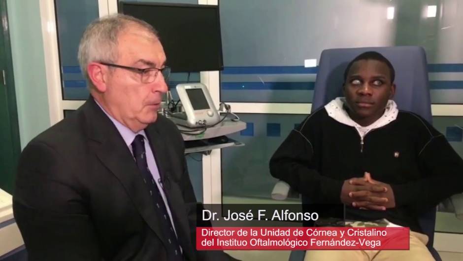 Un niño camerunés consigue mejorar su visión gracias a la Fundación Fernández-Vega