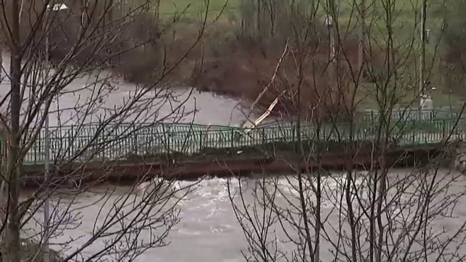 Los ríos y el viento amenazan el centro y el norte de la península