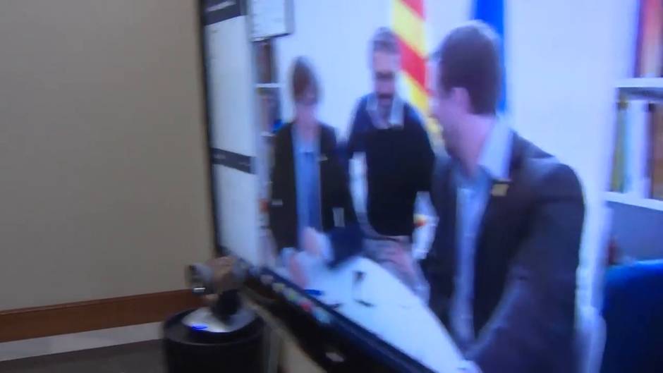 Puigdemont pide al juez Llarena que desactive las órdenes de detención