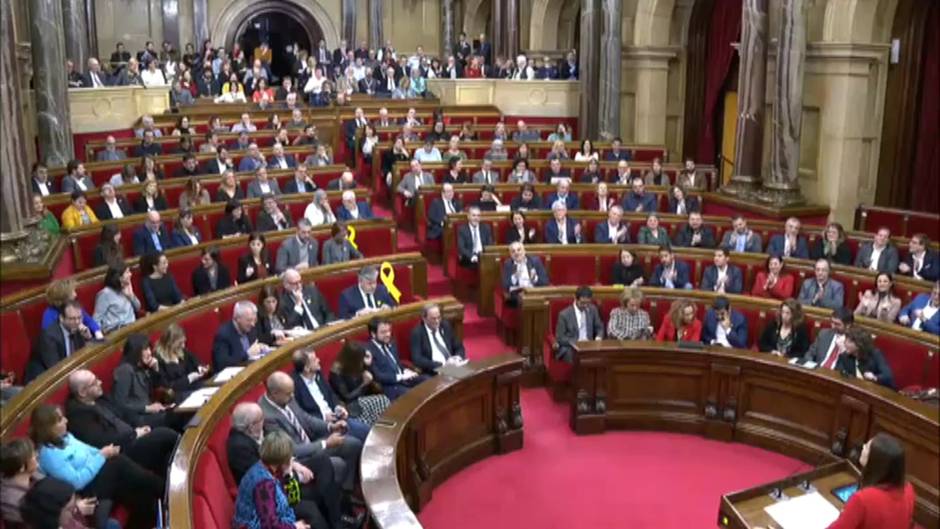 Tensión en el Parlament para debatir un texto en defensa del president