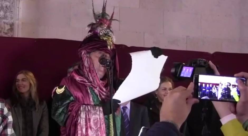 La visita del Heraldo al Gran Poder abarrotó el Centro de Sevilla