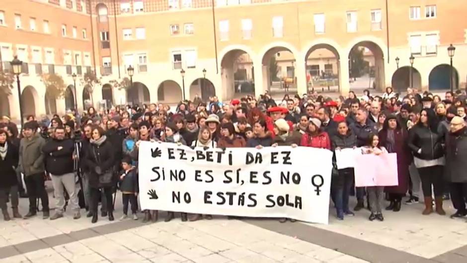 Concentración en Orcoyen en repulsa por una agresión sexual grupal