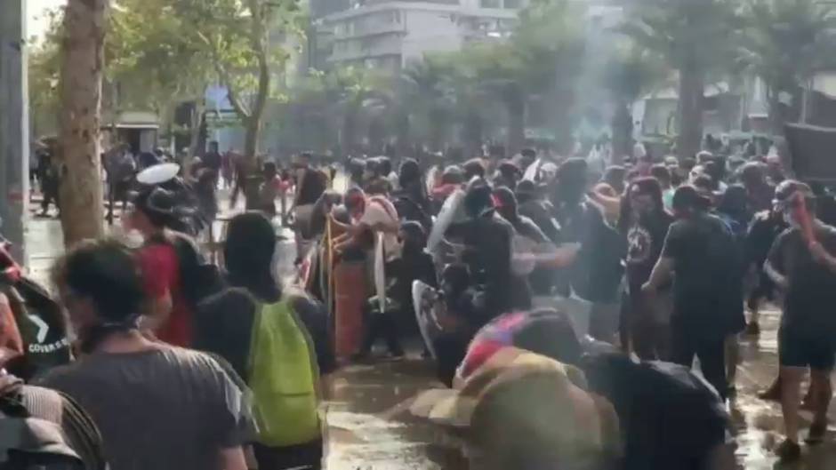 Miles de chilenos vuelven a las calles en una gran manifestación en Santiago