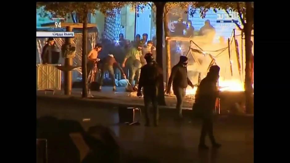 Arde el campamento de activistas que protesta contra el Gobierno de Líbano