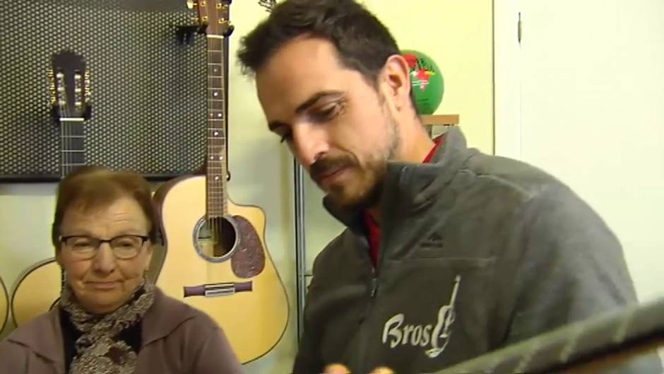 Las guitarras más internacionales se fabrican en un pueblo de Alicante