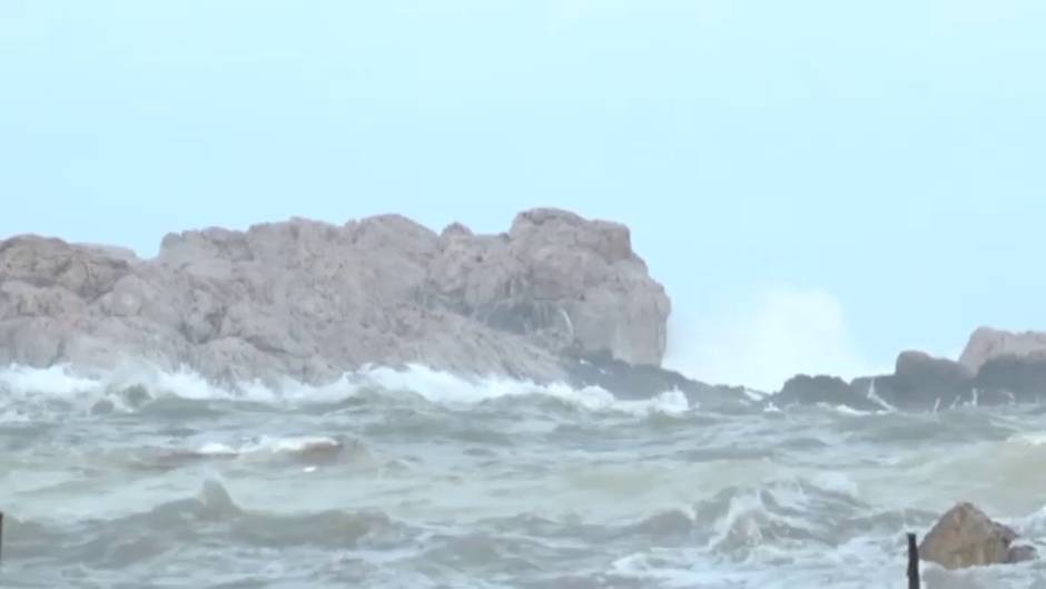 La borrasca Gloria deja intensas lluvias y vientos huracanados en la isla de Ibiza