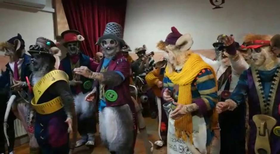 VÍDEO: Los listos, la comparsa de Subiela, ensaya el pasodoble en camerinos