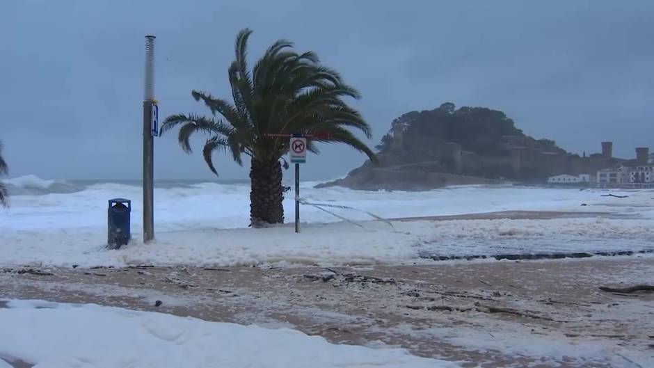 El temporal azota a Tossa de Mar en Girona