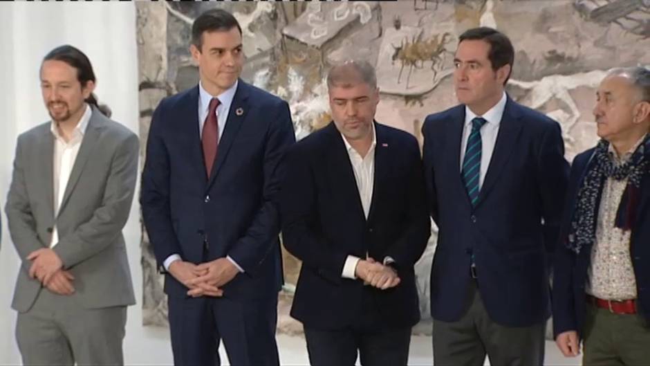 Gobierno y agentes sociales firman el acuerdo de subida del Salario Mínimo