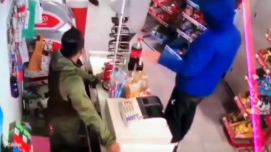 Nuevas imágenes de atracos violentos en locales de Barcelona