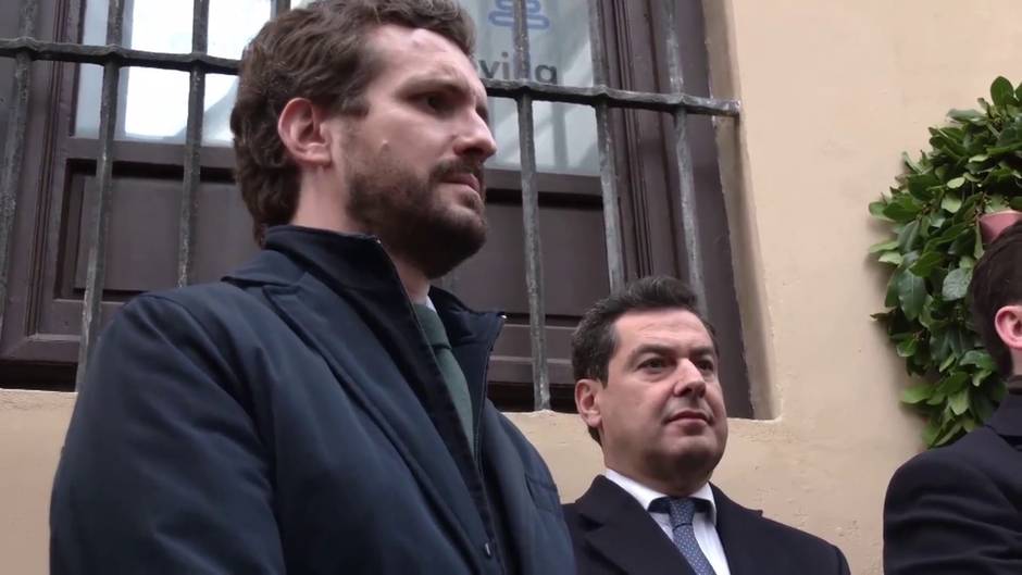 Juanma Moreno recuerda a Jiménez-Becerril y a Ascensión Ortiz