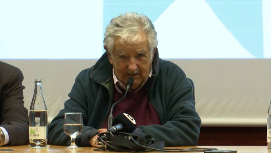 Mujica pide al nuevo Gobierno de España que "quiera a su pueblo"