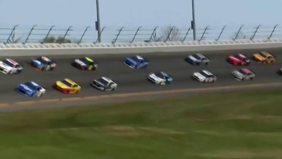 Donald Trump da la salida a la histórica carrera de las 500 Millas de Daytona