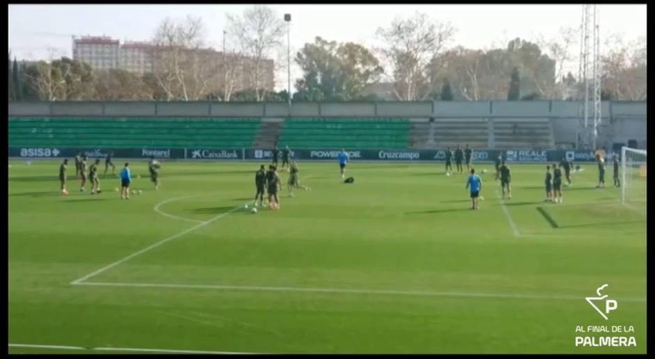 Entrenamiento del Betis con Álex Moreno