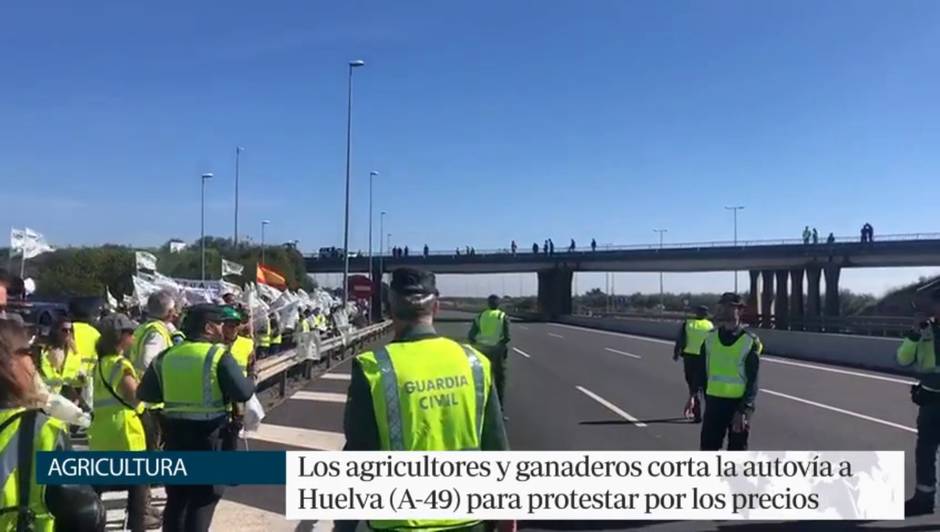 Cortes de tráfico en la A-49 para protestar por la situación del campo