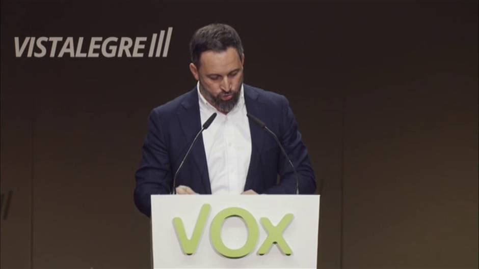 Abascal recrimina al Gobierno que su "locura totalitaria" no ha salvado "ni a una sola mujer"