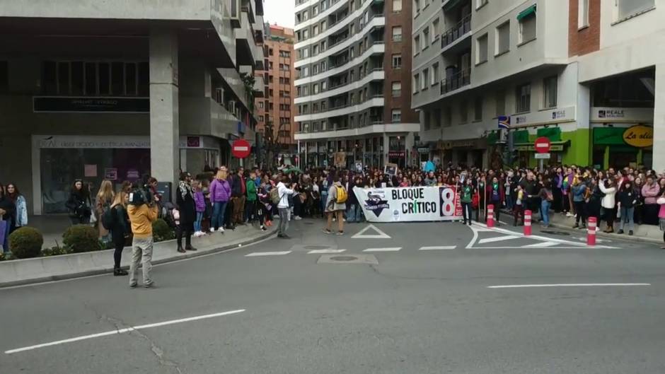 Una multitudinaria manifestación recorre Logroño por la "igualdad