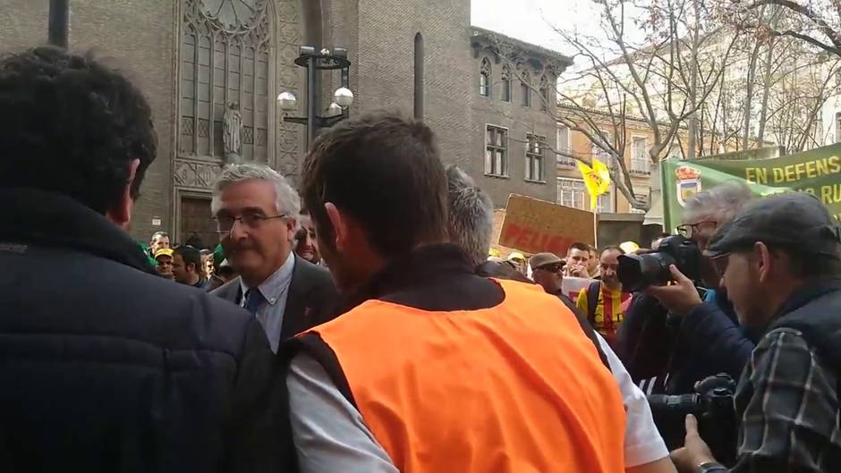 Olona se encuentra con los representantes de los agricultores