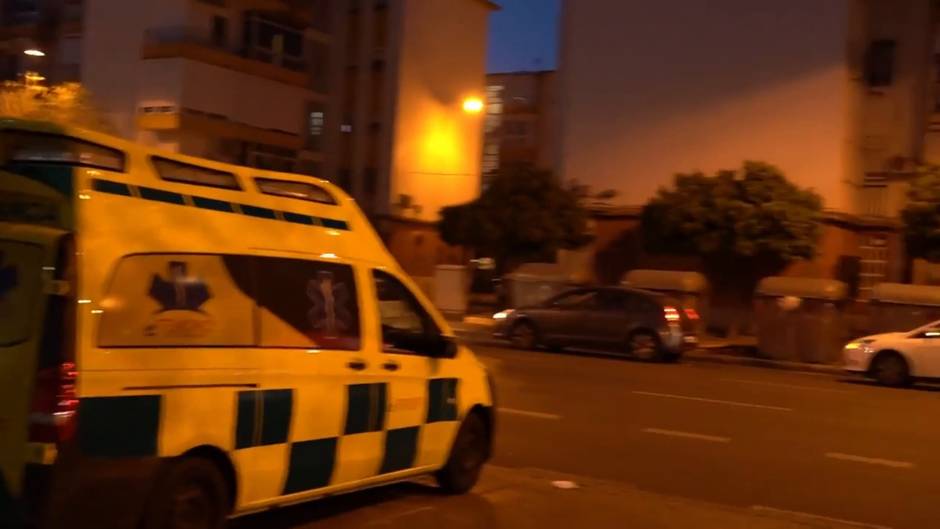 Aplausos al personal sanitario del Hospital Macarena