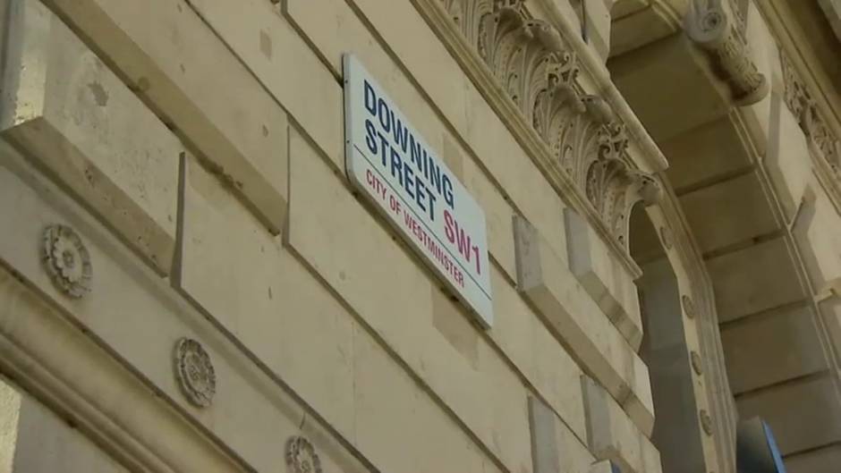 Protestas a las puertas de Downing Street por la crisis global del COVID-19