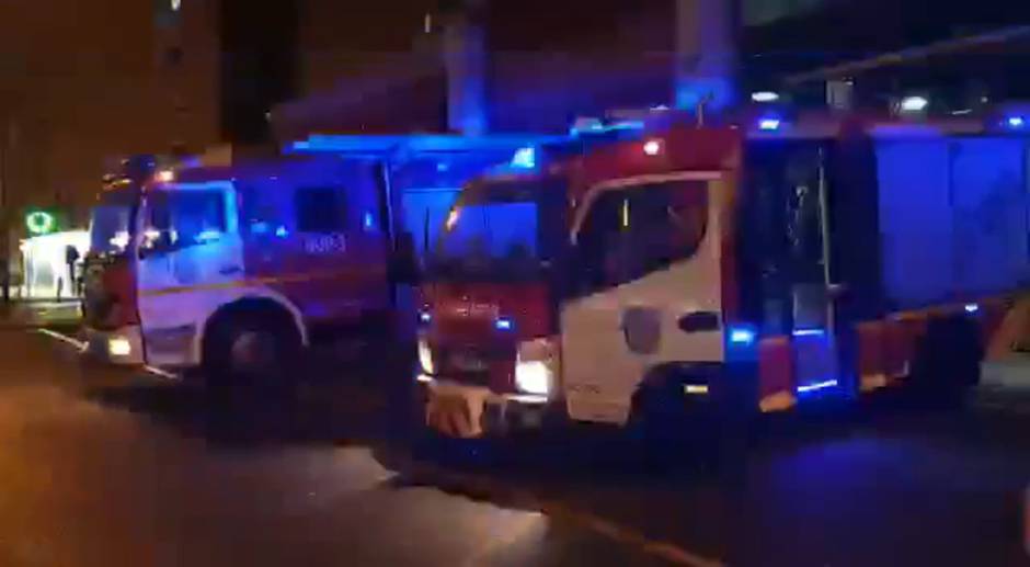 Los bomberos ponen la salve de la Virgen de Pino Montano