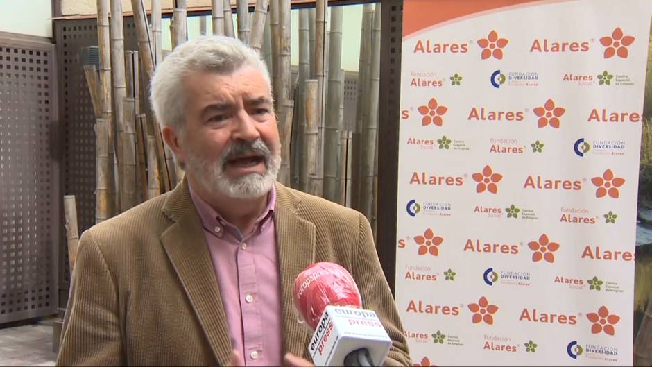 Alares asegura que el teléfono 900 877 037 tiene "mucho éxito"