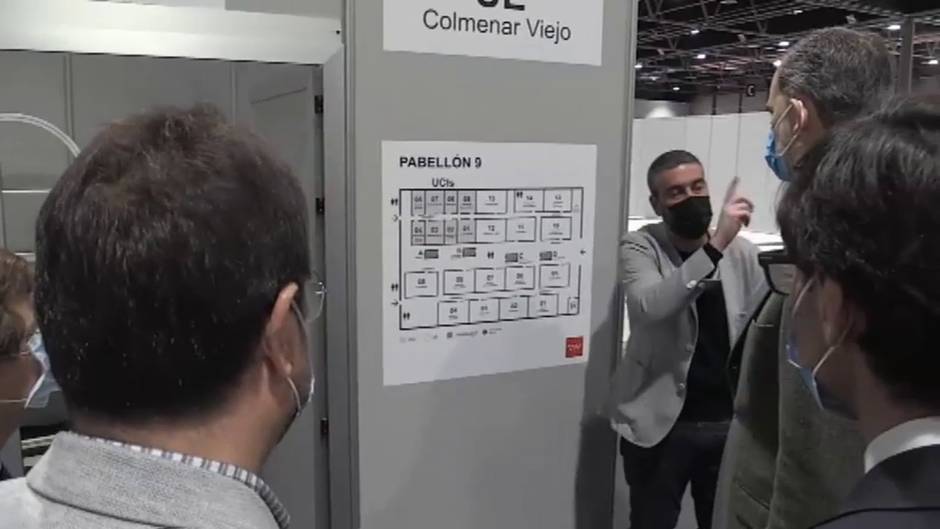 Felipe VI visita el hospital de campaña construido en Ifema