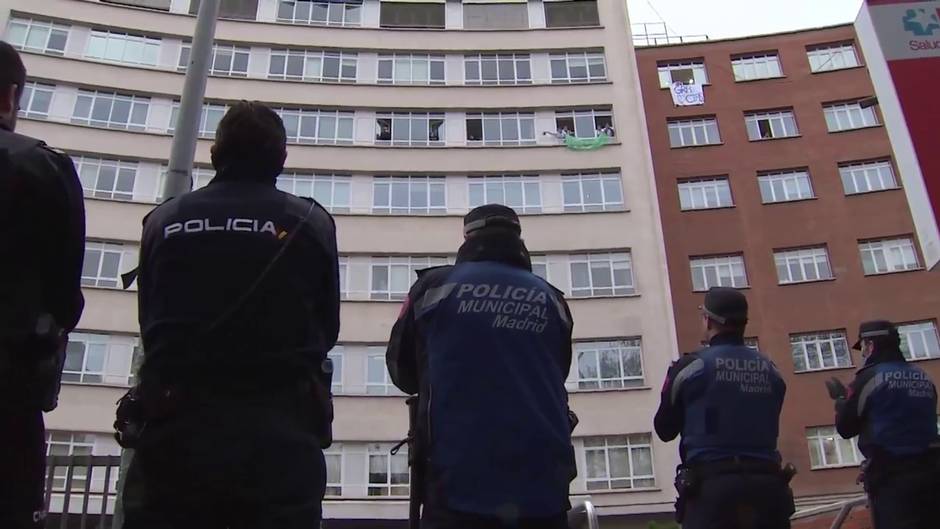 Emotivo homenaje a los sanitarios en la Fundación Jiménez Díaz