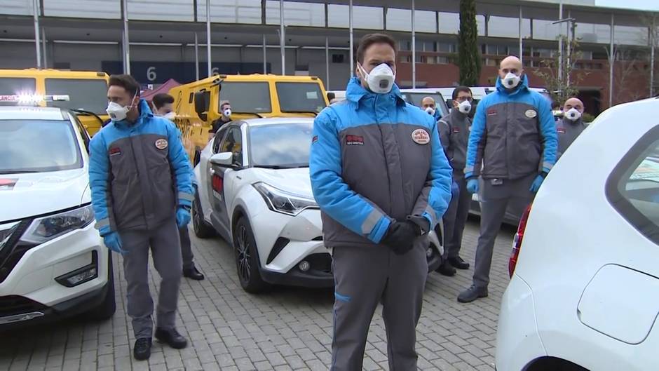 Profesionales de la seguridad privada homenajean a los sanitarios por su lucha contra el COVID-19