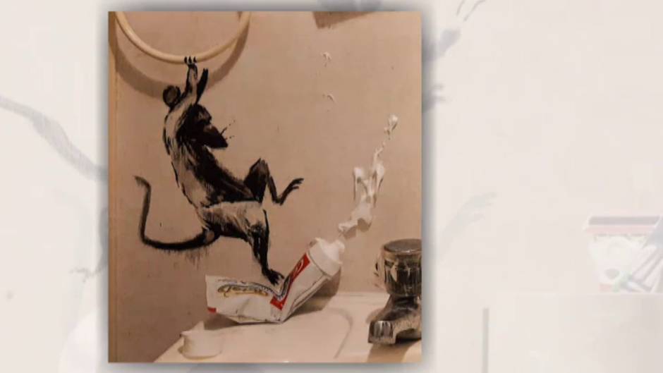 Bansky reaparece con una obra de arte en el baño de su casa durante el confinamiento