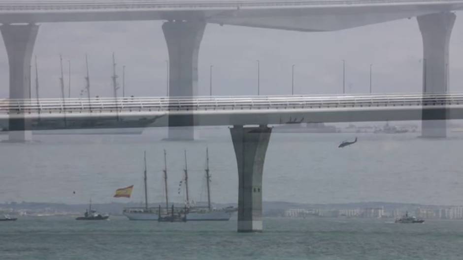 El regreso más triste del buque Juan Sebastián de Elcano a Cádiz