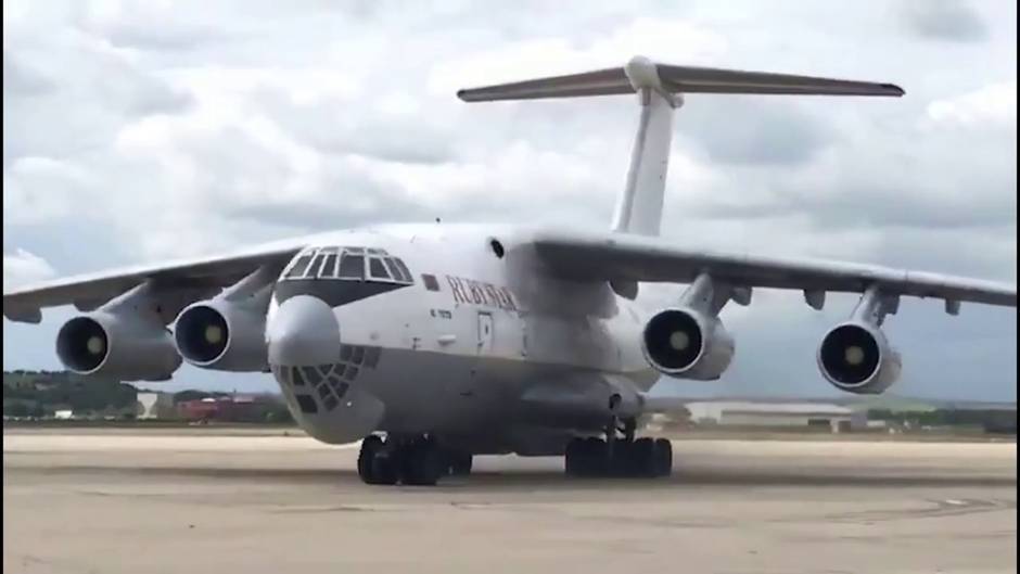 Llega a Torrejón un avión desde Shangai con 20 toneladas de material sanitario