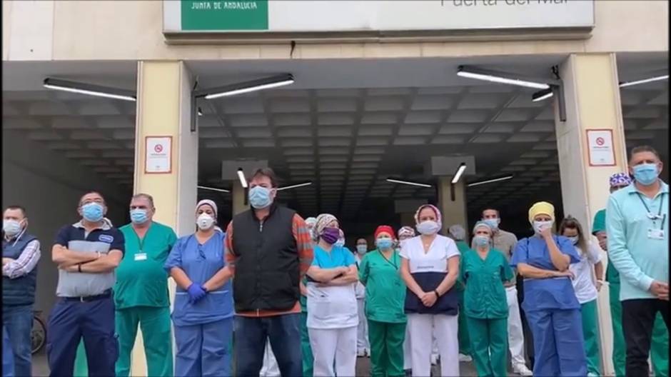 Aplauso homenaje de los sanitarios gaditanos al trabajador del Hospital de Jerez fallecido por coronavirus