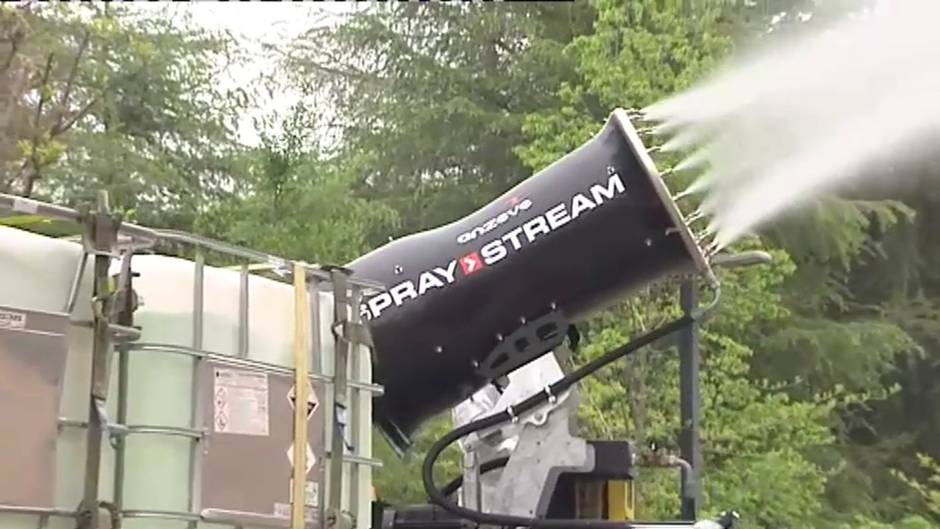 Una empresa privada cede a la UME un cañón nebulizador para desinfectar edificios e instalaciones