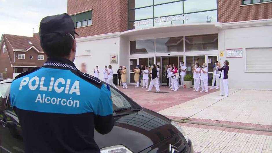 Homenaje a profesionales de un centro residencial de mayores en Alcorcón