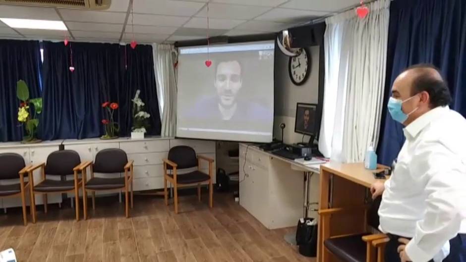 Craviotto anima por videoconferencia a los pacientes y trabajadores de una residencia de Torrelodones (Madrid)