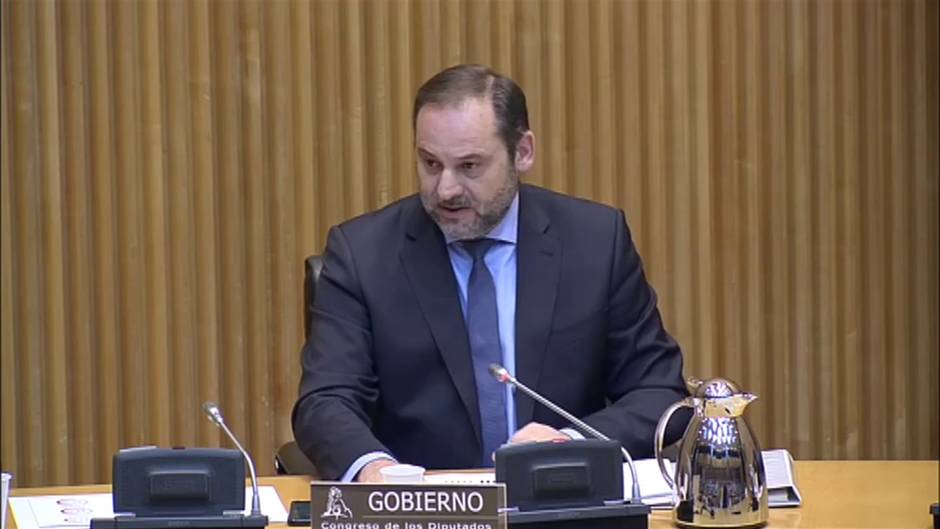 Ábalos defiende la utilización del transporte público como "elemento fundamental" para la vuelta a la normalidad