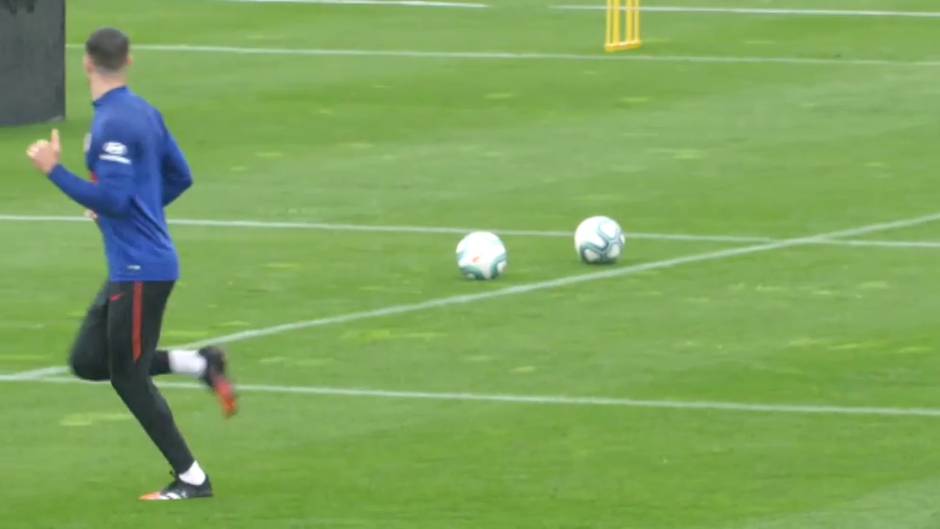 El Atlético se ejercita bajo la lluvia