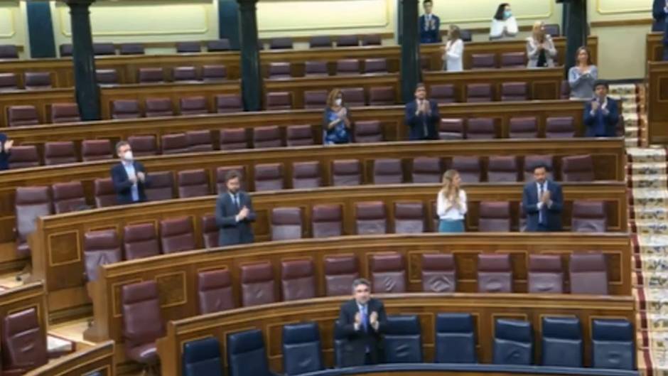 El Congreso se suma a los aplausos de las ocho de la tarde