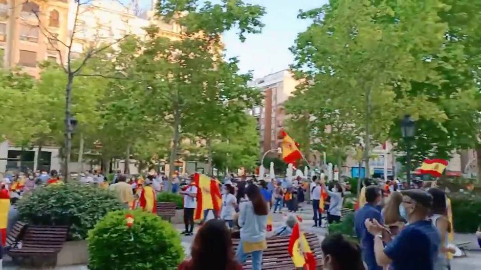 Vecinos de Chamberí (Madrid) protestan contra el Ejecutivo de Sánchez