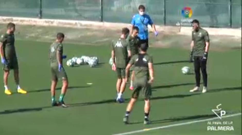 Entrenamiento del Betis con Canales ya integrado en el resto del grupo